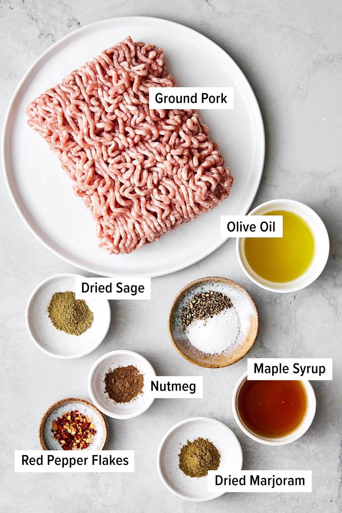 Savoureuse et juteuse, cette saucisse de petit-déjeuner maison apporte un boost de protéines pleine de saveur. Ingrédients pour la saucisse de petit-déjeuner.