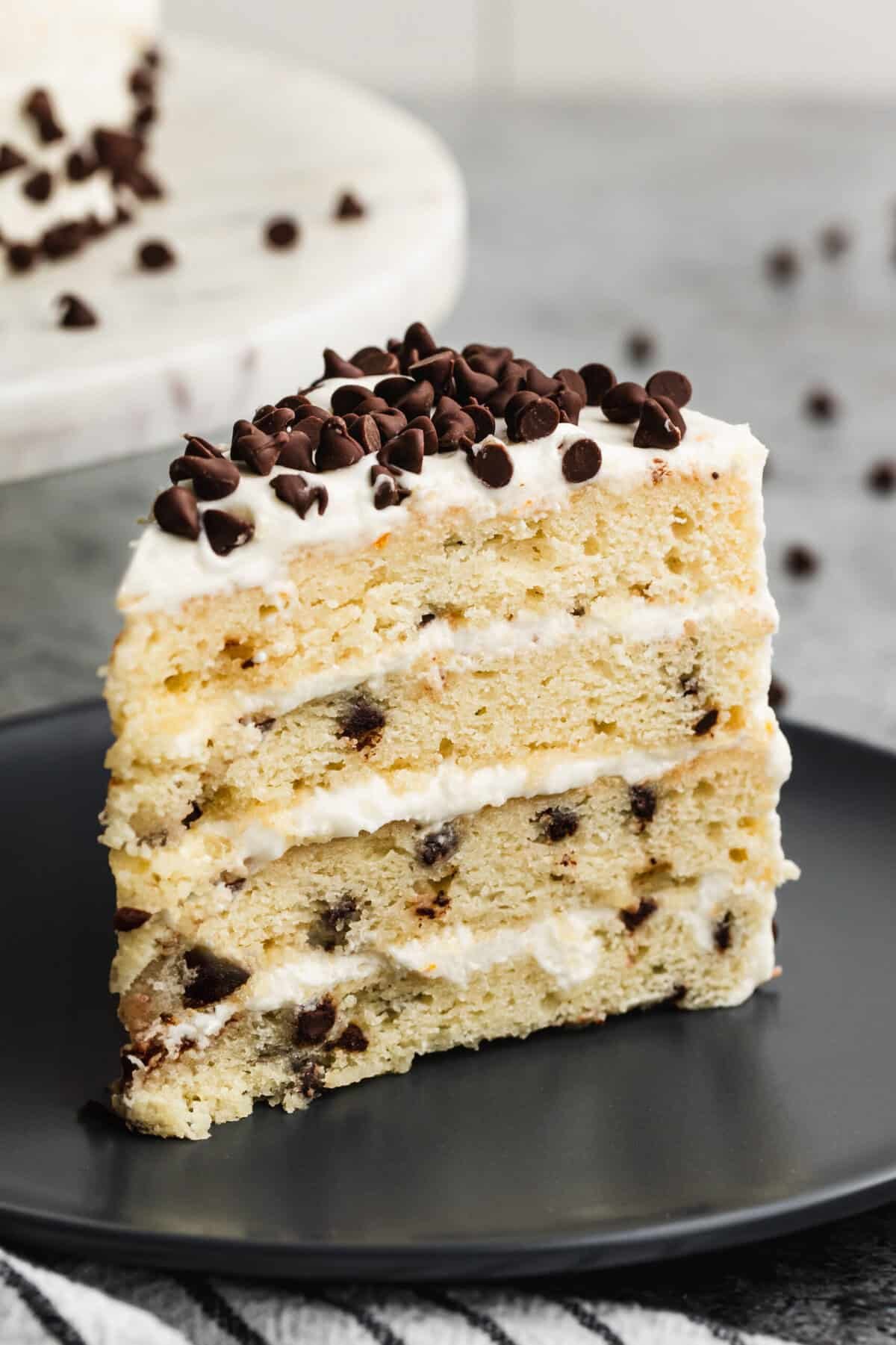 Le gâteau Cannoli transforme un favori de la boulangerie en un centre d'attention facile et apprécié.