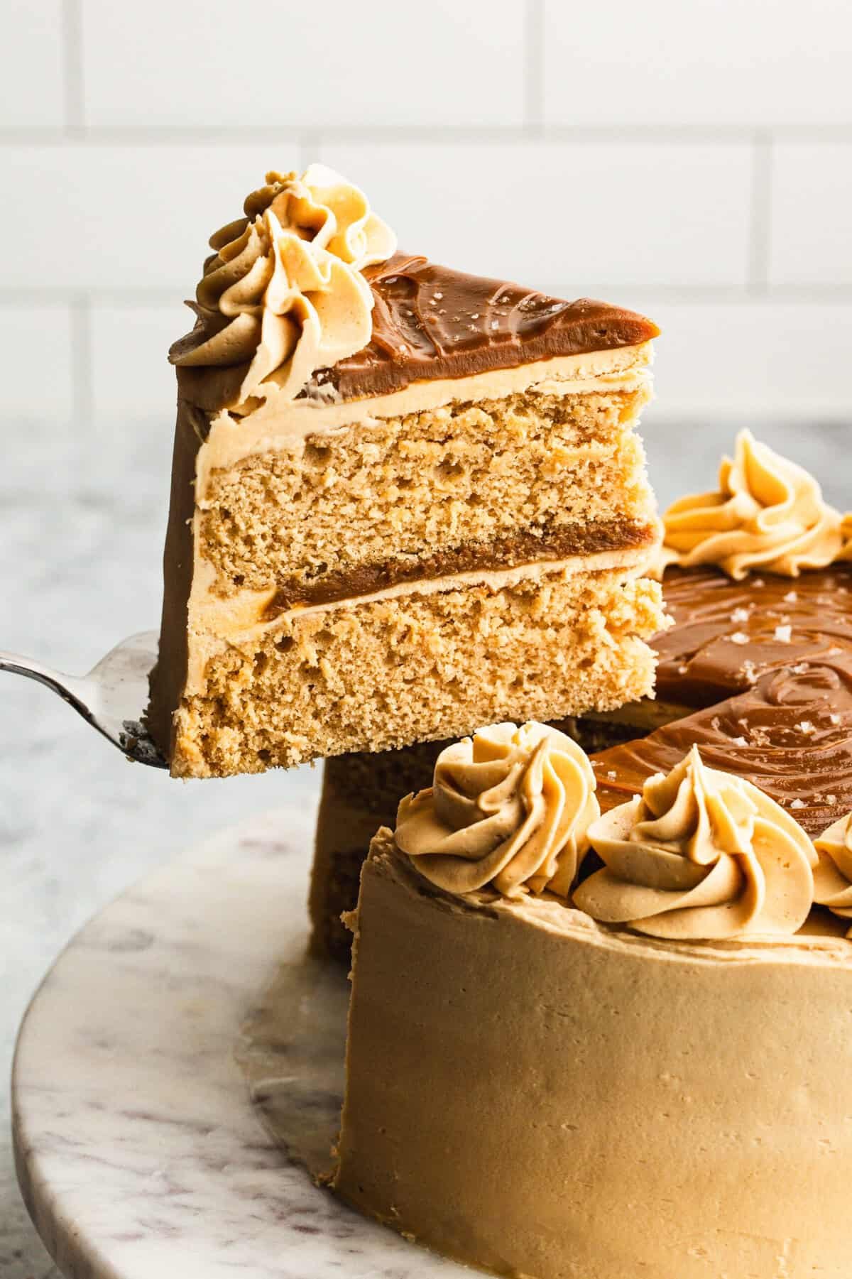 Le gâteau Dulce de Leche apporte une saveur sucrée à votre célébration avec un effort minimal.