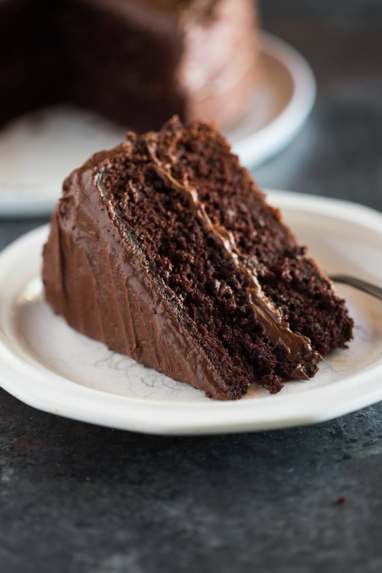 Ce gâteau au chocolat de Hershey est riche, fiable, et toujours le bon choix quand le chocolat est indispensable.