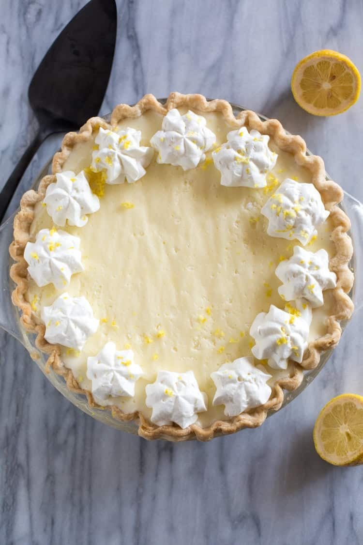 Cette recette de tarte chiffon au citron donne une saveur d'agrumes aérée avec des étapes simples.
