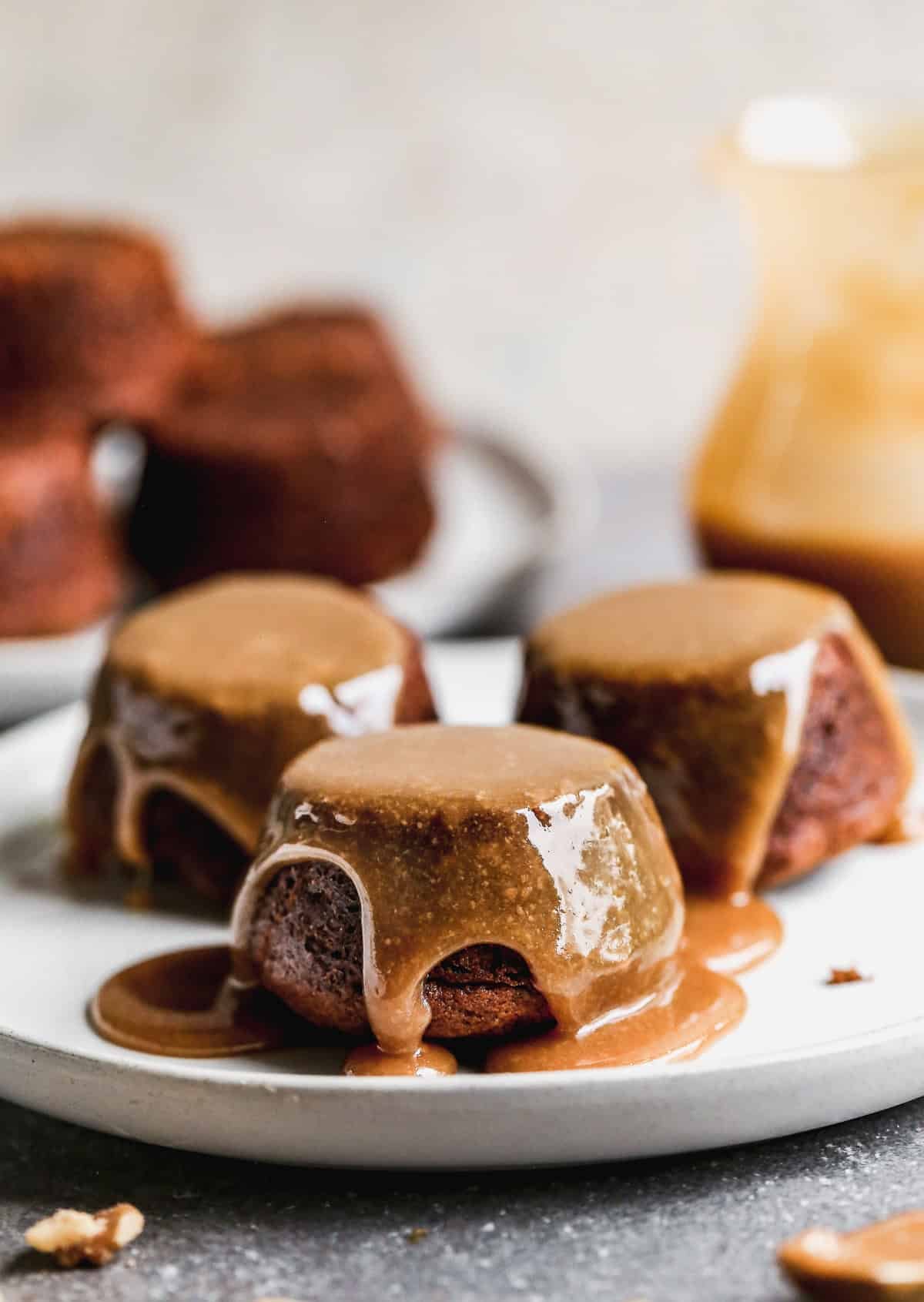 Cette recette de pudding au caramel collant vous offre une douceur sucrée et collante de manière simple.
