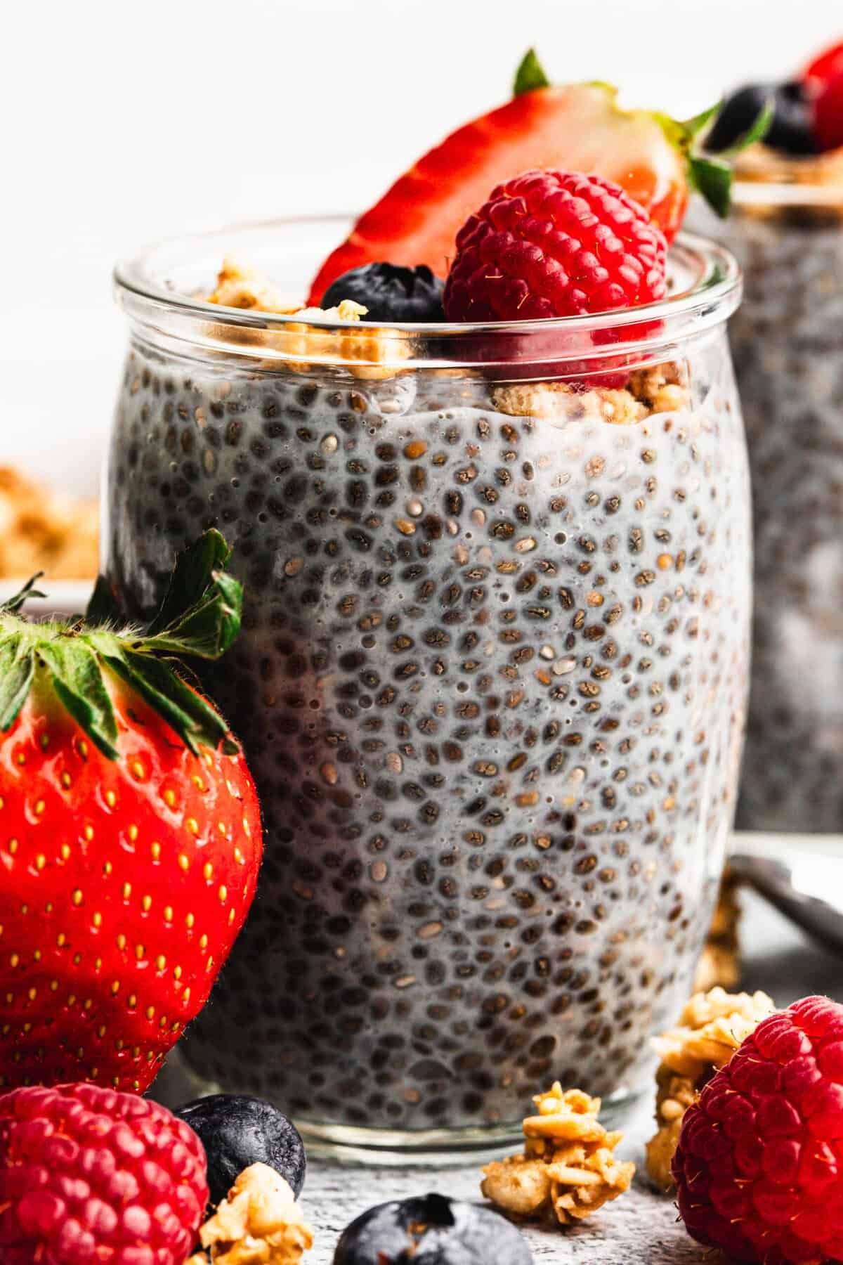 Le Pudding de Chia est un petit-déjeuner sain à préparer à l'avance qui simplifie les matinées scolaires chargées.