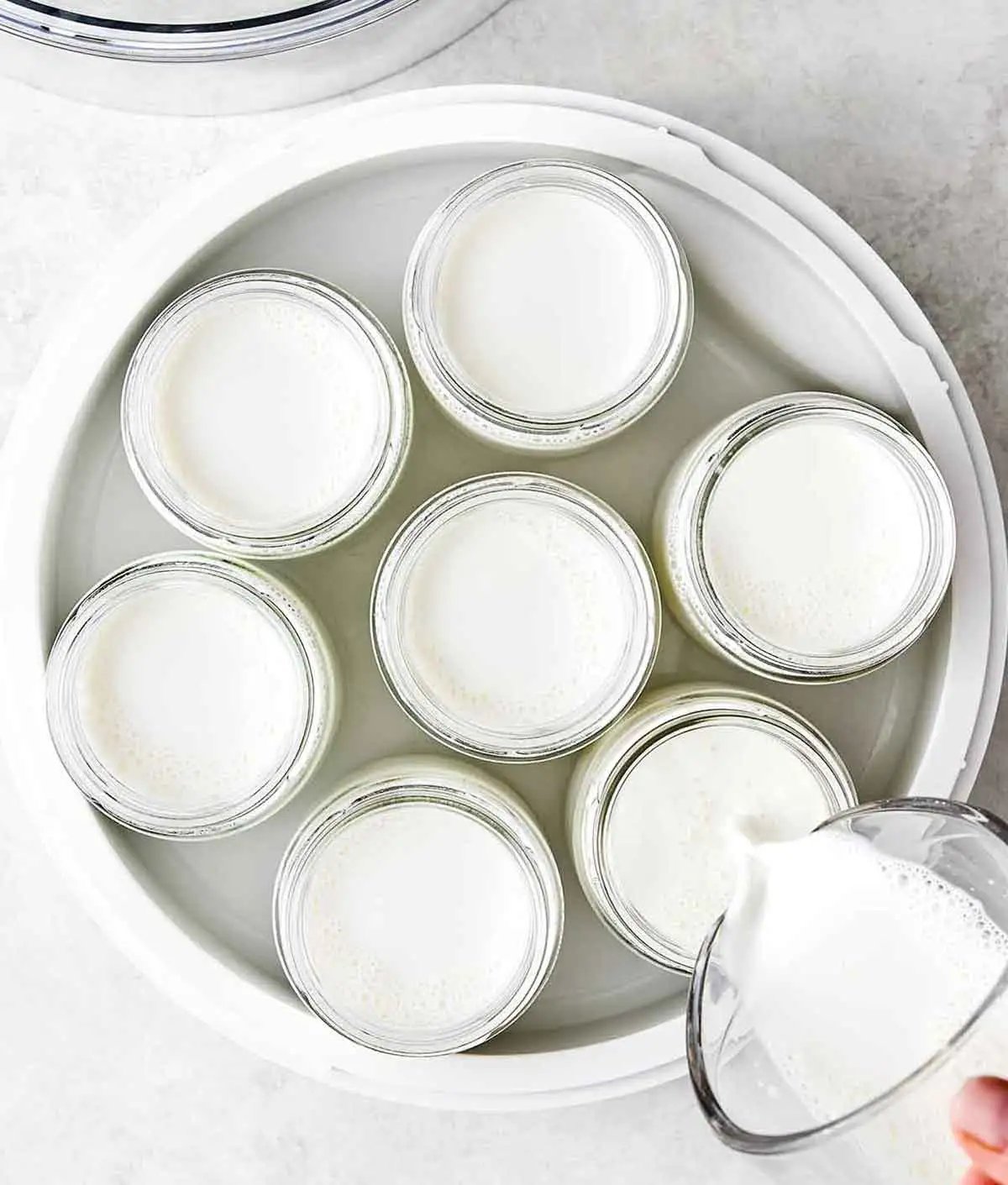 Étape quatre du yaourt maison : incuber le yaourt.